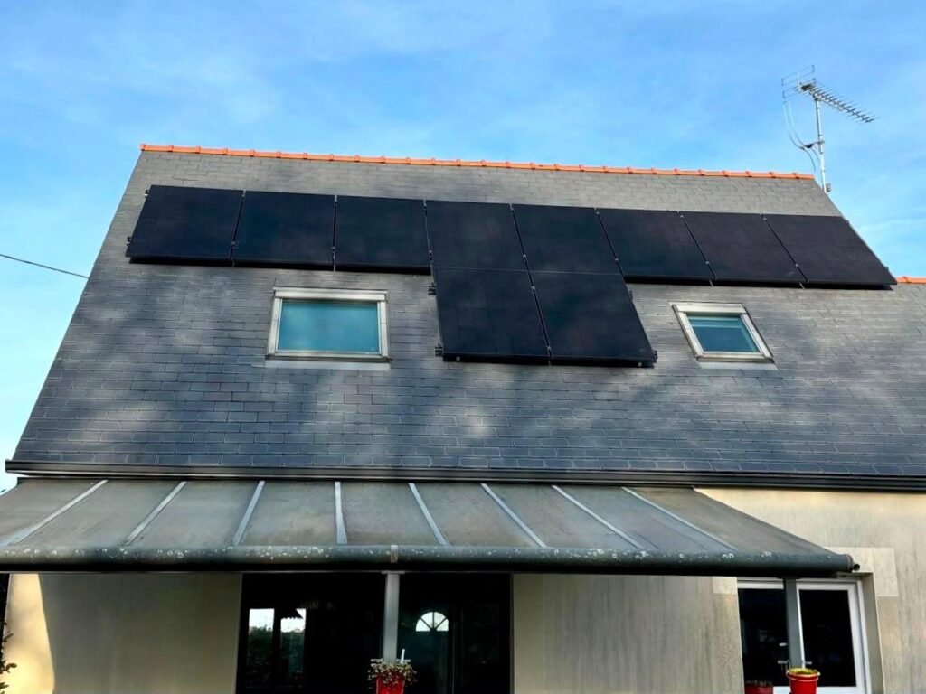 Installation photovoltaïque – toiture en ardoise et véranda