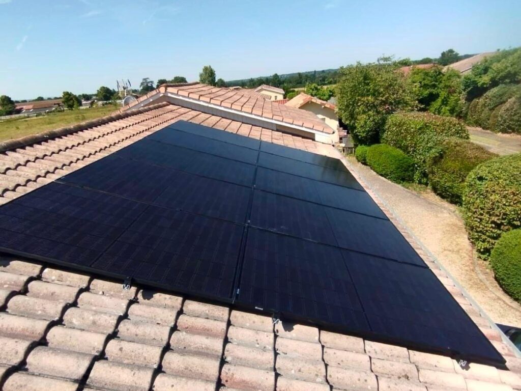 Installation photovoltaïque – toiture en tuiles claires