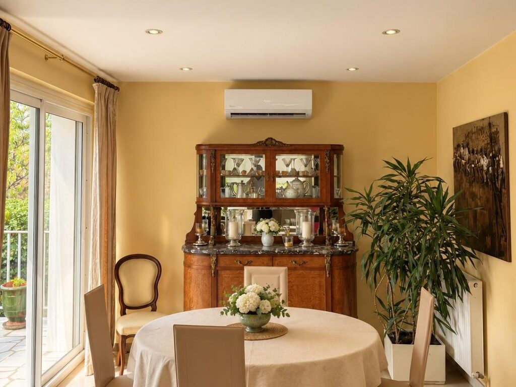 Climatisation au-dessus d&rsquo;un buffet
