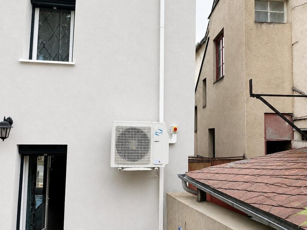 Pompe à chaleur double ventilateur en jardin